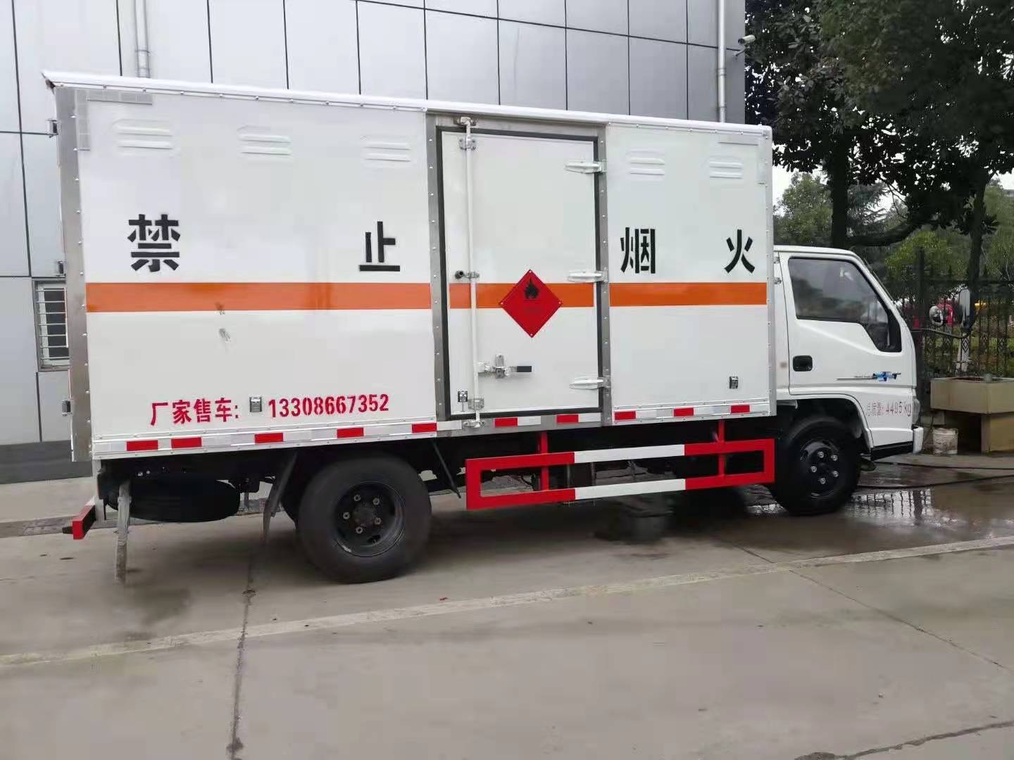 危化品厢式运输车